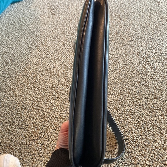 Donald J Pliner Black Leather Shoulder Bag w Magnetic Closure in GUC - Picture 8 of 10